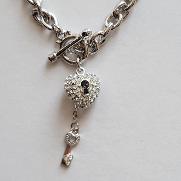 Heart lock and key silver toned toggle bracelet - Picture 2 of 3